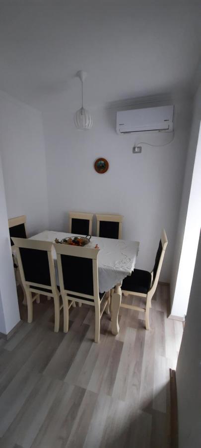 דירות Apartament Clara Përmet מראה חיצוני תמונה